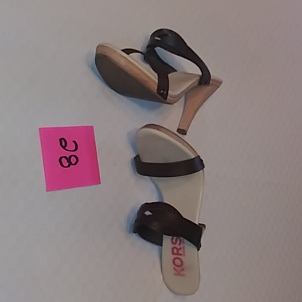 Heels - Picture 3 of 3